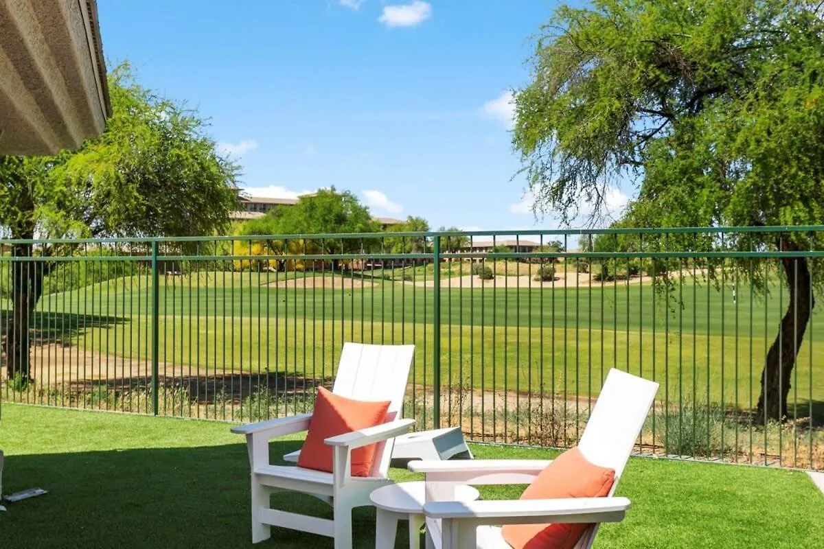 Апартаменты 2Br Cozysuites At Kierland Commons With Pool #06 Скоттсдейл