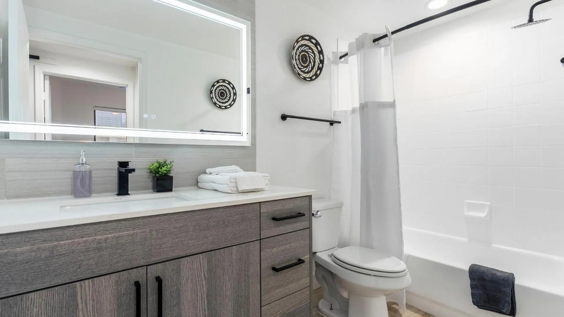 Апартаменты 2Br Cozysuites At Kierland Commons With Pool #06 Скоттсдейл США