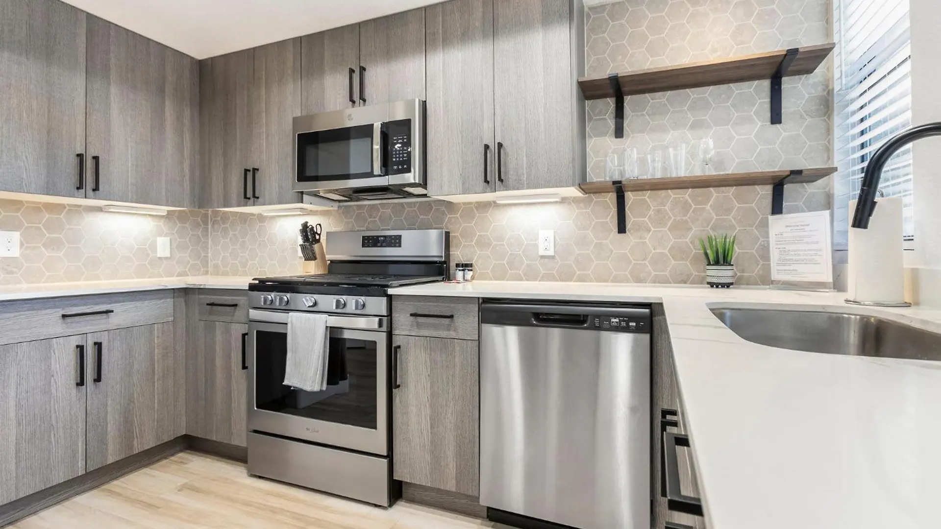 2Br Cozysuites At Kierland Commons With Pool #06 Скоттсдейл 0*,  США